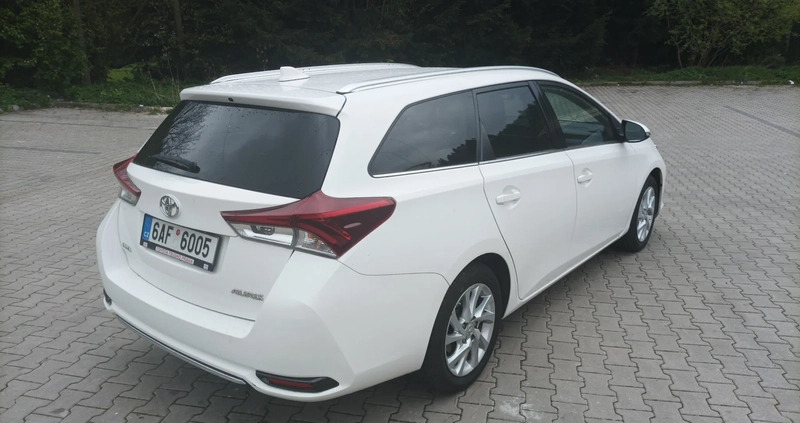 Toyota Auris cena 38990 przebieg: 190000, rok produkcji 2017 z Urzędów małe 121